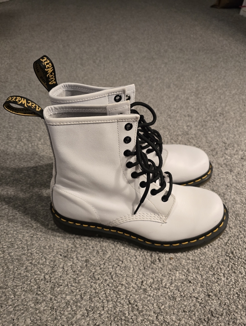 Doc Martens White Leather Boots Womens Size 8 Streetwear Grunge Boho Moto Combat